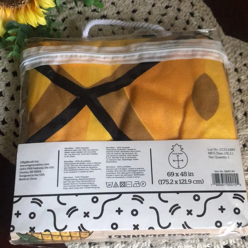 BigMouth Giant-Sized Pineapple Beach Blanket - Yellow & Green